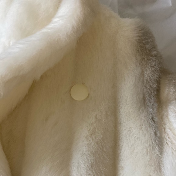 Monterey Fashions White Faux Fur. Vintage piece. - Picture 13 of 15